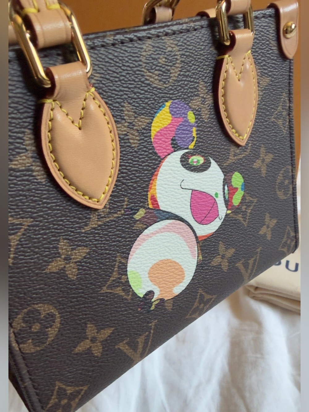 Louis Vuitton Takashi Murakami OnTheGo BB Panda Monogram Limited Edition M13668 - Picture 4 of 17